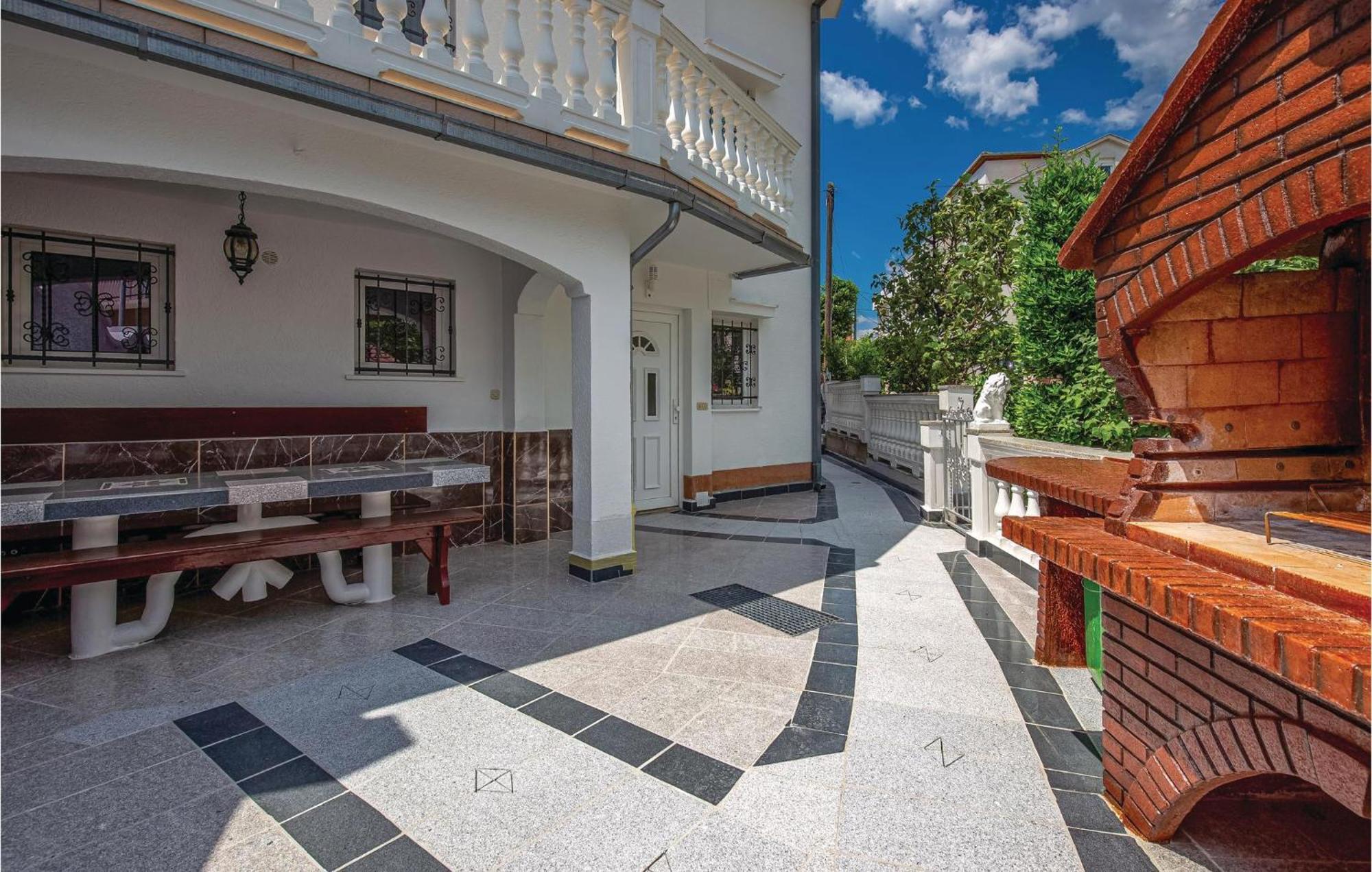1 Bedroom Cozy Apartment In Crikvenica Exterior photo